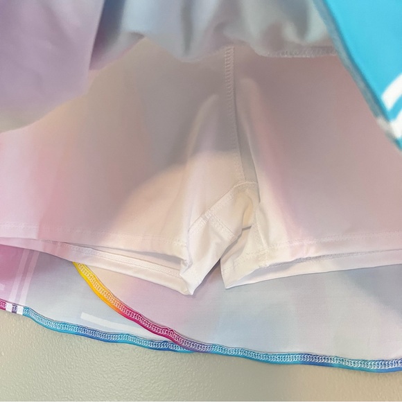 Lucky in Love Tiered Athletic Pull On Skort White Rainbow Print Large - Picture 3 of 5